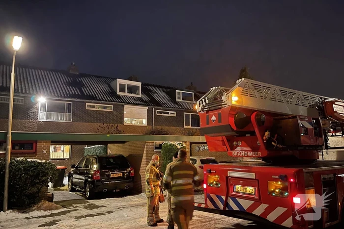 Rookwolken bij brand in schoorsteen