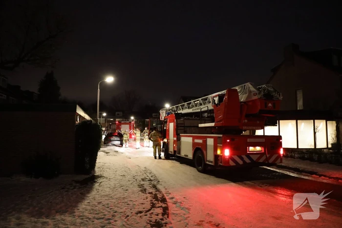 Rookwolken bij brand in schoorsteen