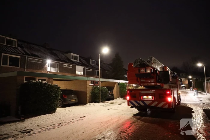 Rookwolken bij brand in schoorsteen