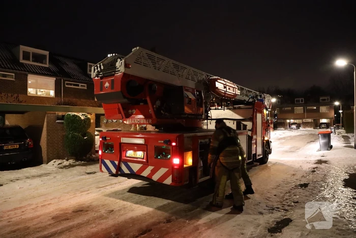 Rookwolken bij brand in schoorsteen