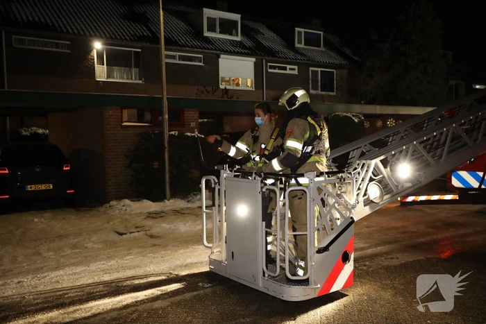Rookwolken bij brand in schoorsteen