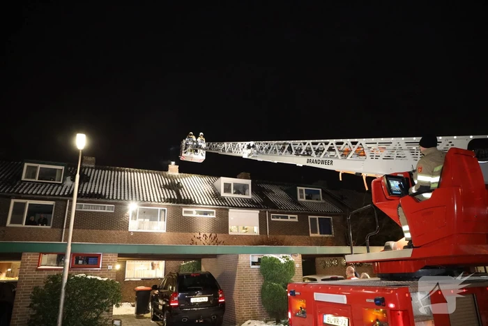Rookwolken bij brand in schoorsteen