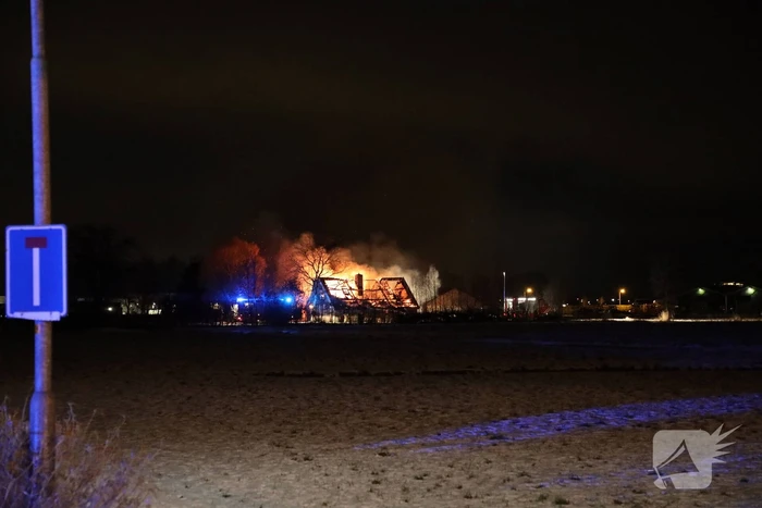 Woonboerderij gaat in vlammen op