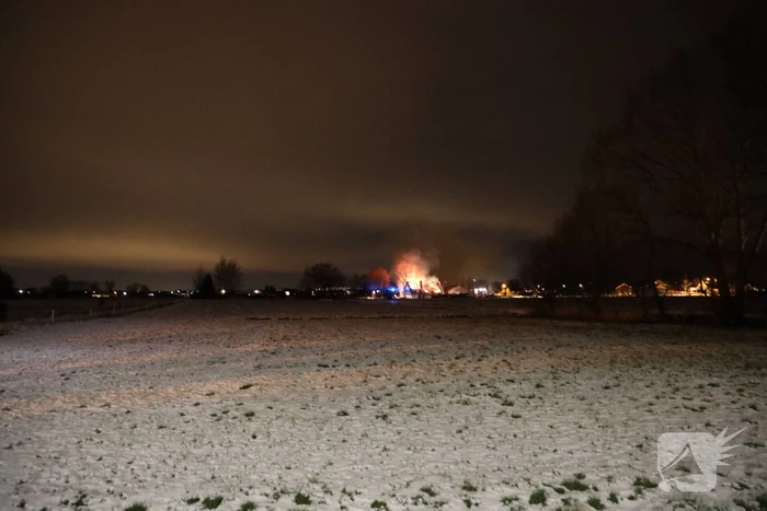 Woonboerderij gaat in vlammen op