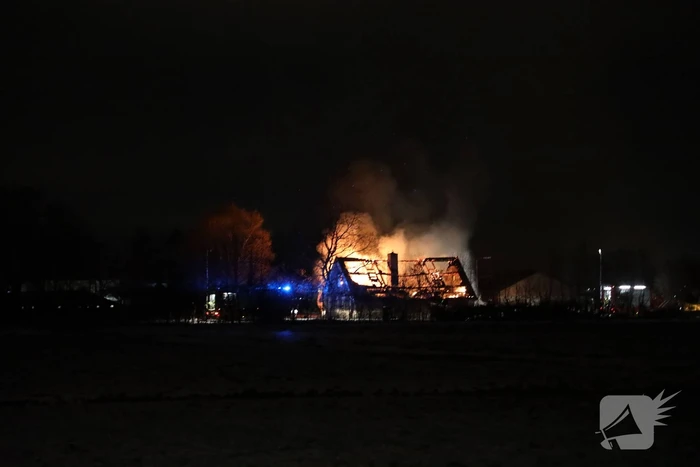 Woonboerderij gaat in vlammen op