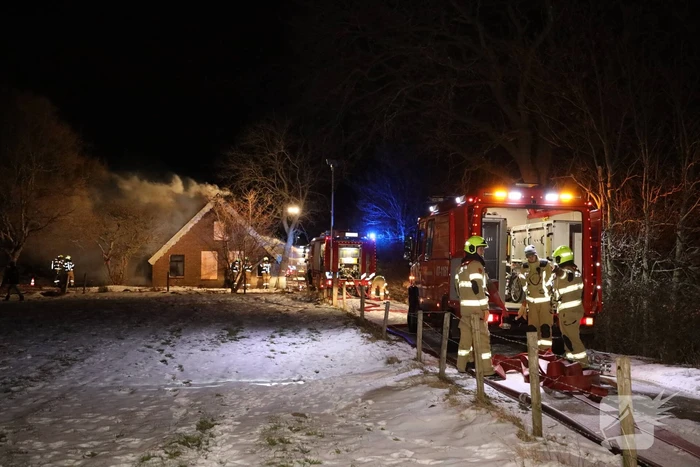 Woonboerderij gaat in vlammen op