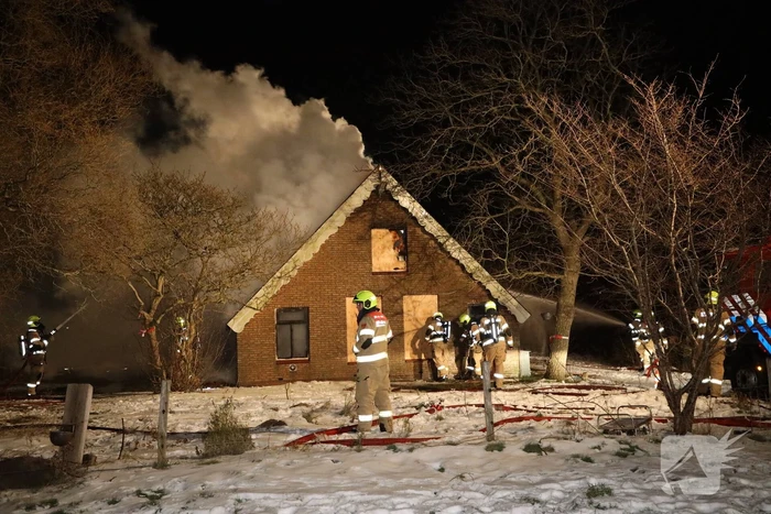Woonboerderij gaat in vlammen op