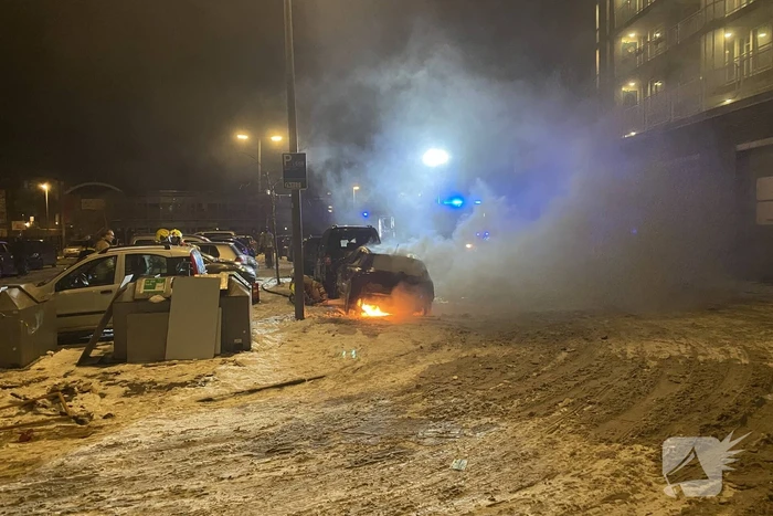 Twee auto's verwoest door brand