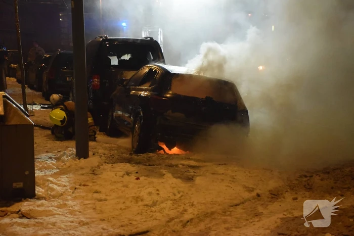 Twee auto's verwoest door brand