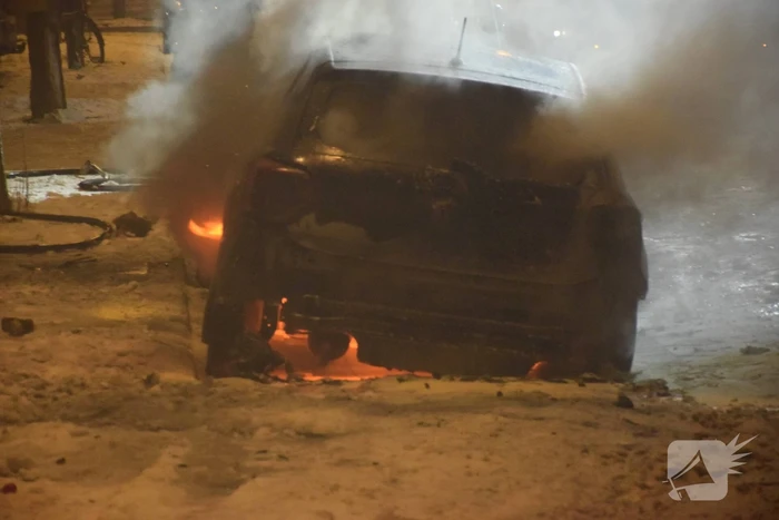Twee auto's verwoest door brand