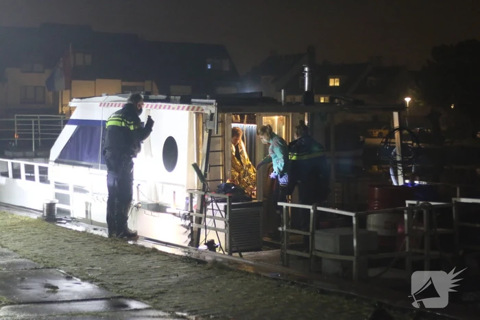 Omstanders redden man uit water