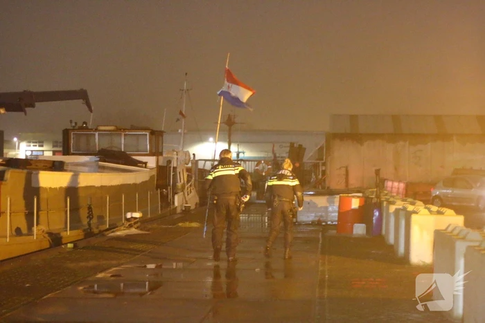 Omstanders redden man uit water