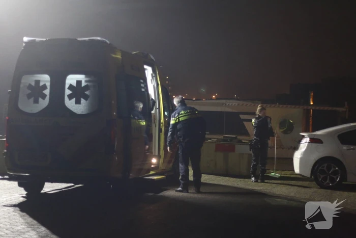 Omstanders redden man uit water