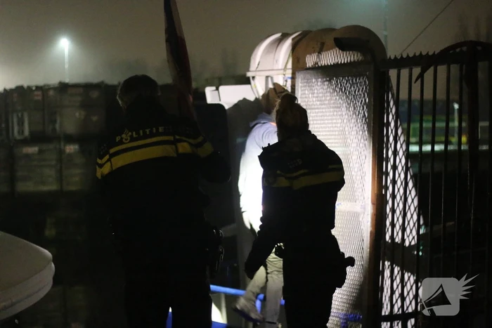 Omstanders redden man uit water