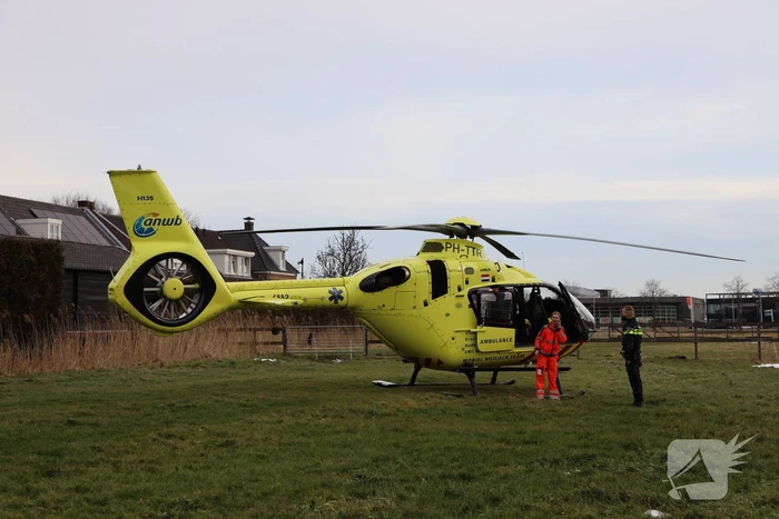 Persoon bekneld onder betonnen plaat