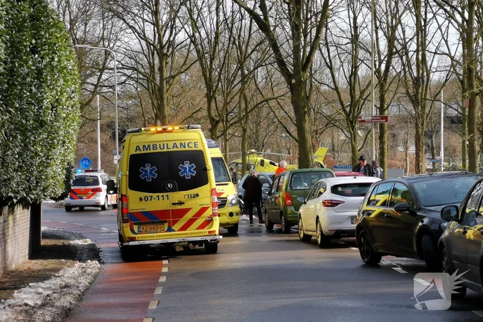 Fietser ernstig gewond na val over stoeprand