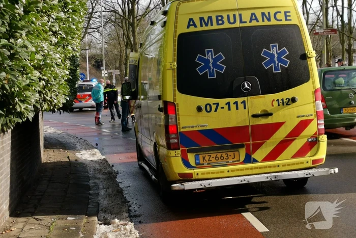 Fietser ernstig gewond na val over stoeprand