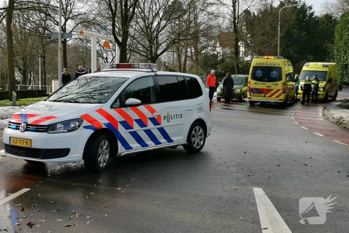 Fietser ernstig gewond na val over stoeprand