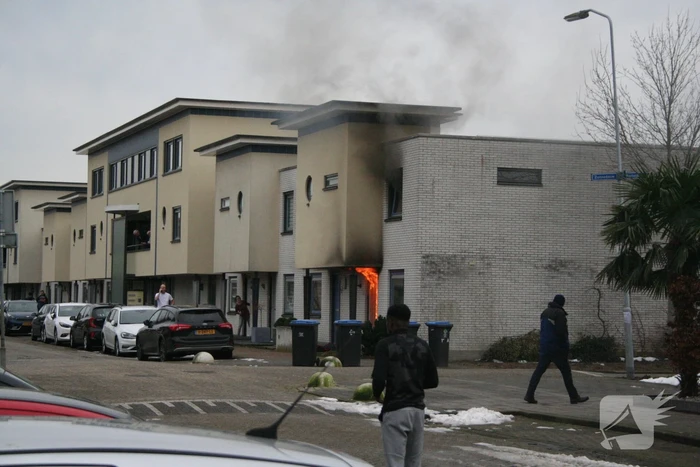 Veel schade bij uitslaande woningbrand