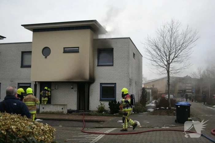 Veel schade bij uitslaande woningbrand