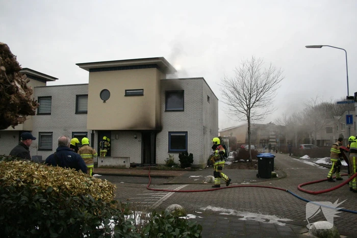 Veel schade bij uitslaande woningbrand