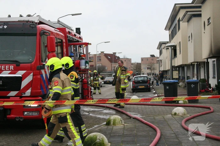 Veel schade bij uitslaande woningbrand