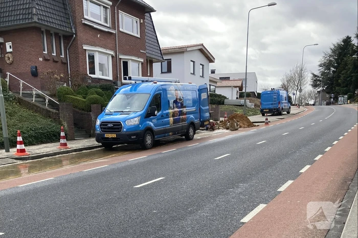 Straat onder water na leidingbreuk
