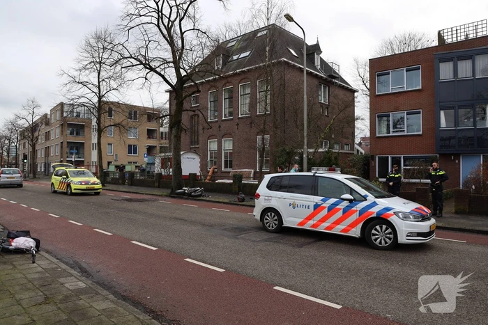 Motorrijder botst op auto die uit parkeervak rijdt