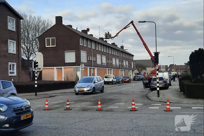 Brandweer inspecteert leeg staan pand na incident