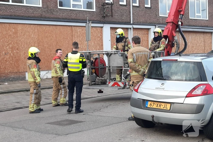 Brandweer inspecteert leeg staan pand na incident
