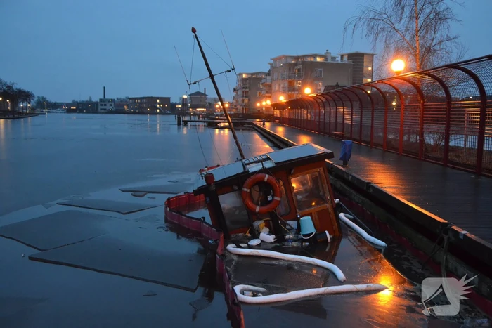 Honderd jaar oude sleepboot Harmen gezonken