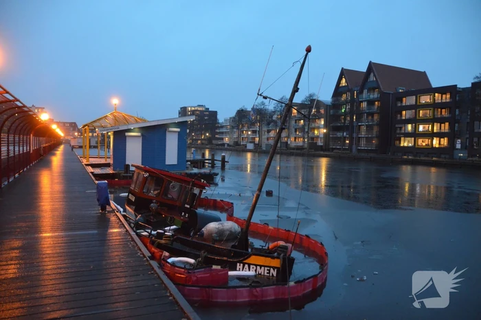 Honderd jaar oude sleepboot Harmen gezonken