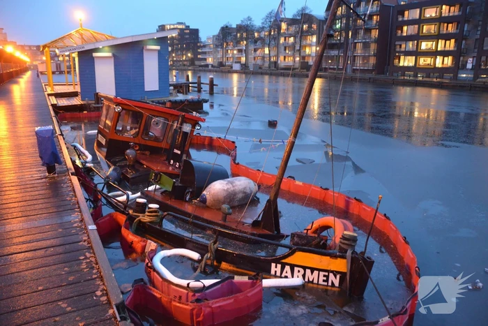 Honderd jaar oude sleepboot Harmen gezonken