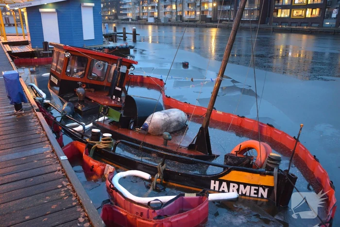 Honderd jaar oude sleepboot Harmen gezonken