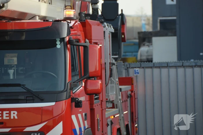 Vrachtwagen voor laaddock uitgebrand
