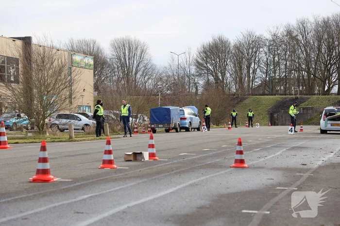 Grote politiecontrole parkeerterrein Superfun