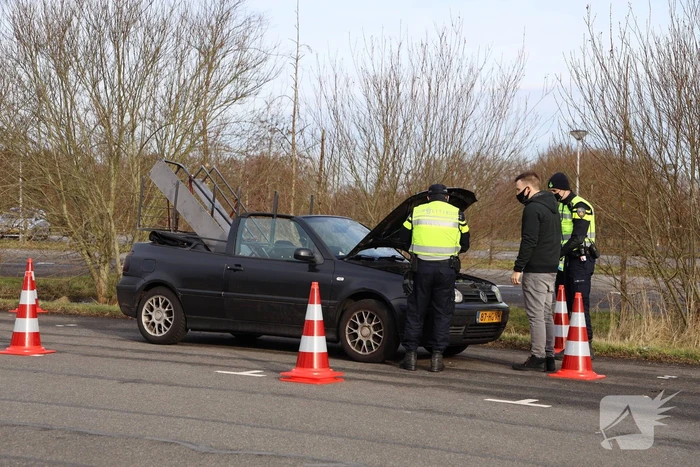 Grote politiecontrole parkeerterrein Superfun