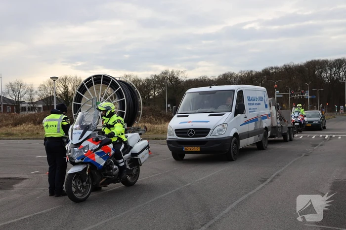 Grote politiecontrole parkeerterrein Superfun
