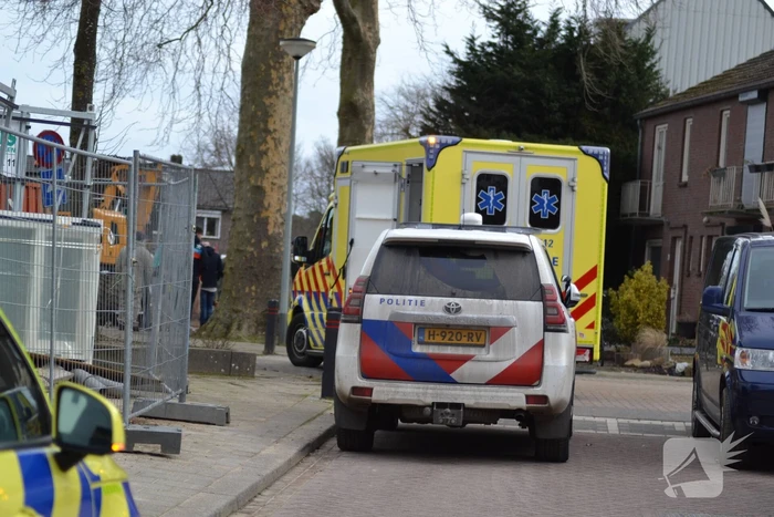 Man bedolven onder grond bij graafwerkzaamheden