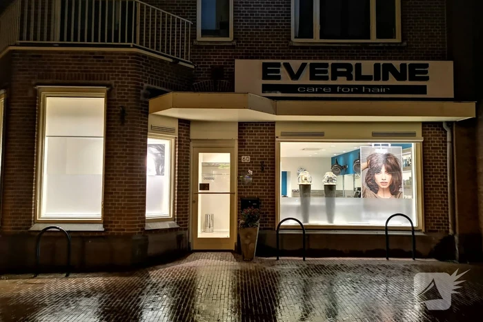 Kappers laten licht aan uit protest