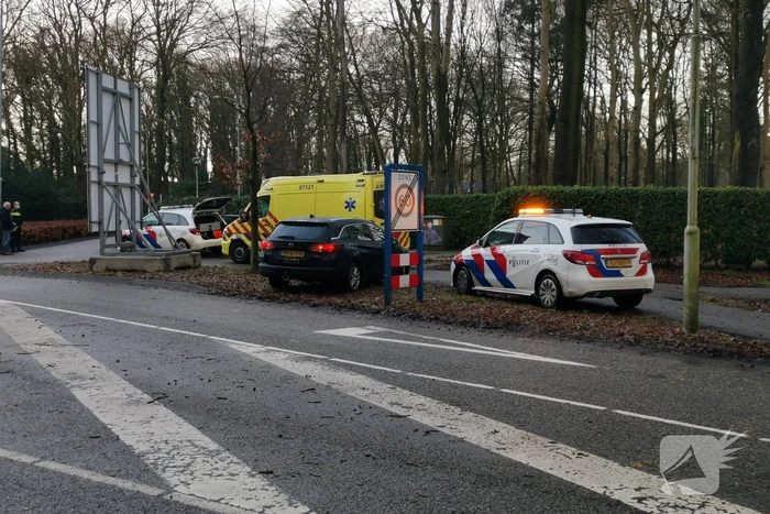 Twee fietsers gaan hard onderuit op glad fietspad
