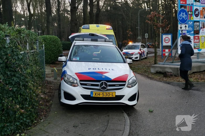 Twee fietsers gaan hard onderuit op glad fietspad