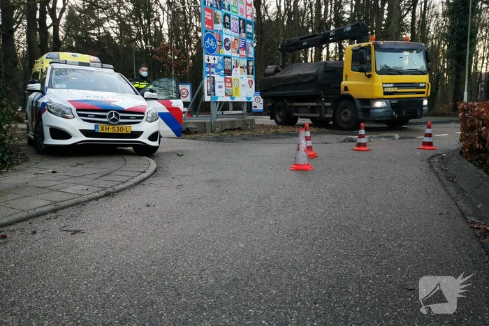 Twee fietsers gaan hard onderuit op glad fietspad