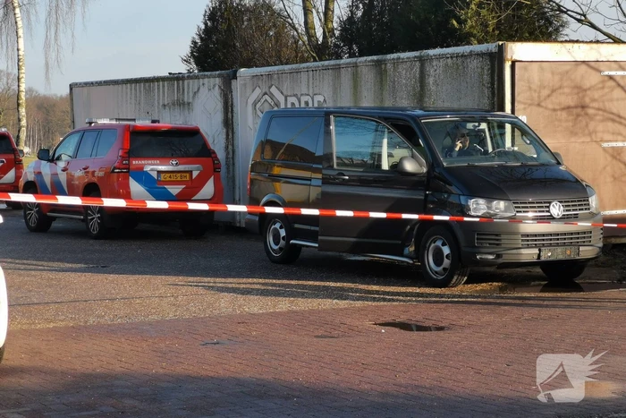 Drugslab in loods achter woning gevonden