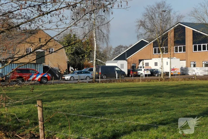 Drugslab in loods achter woning gevonden