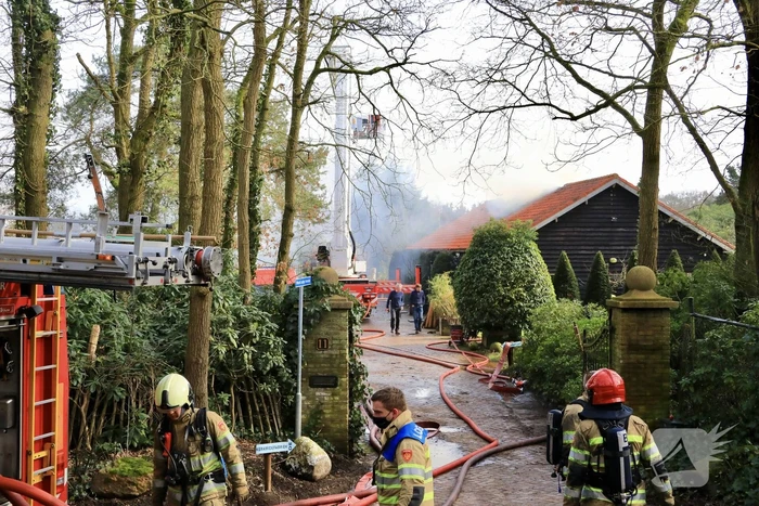 Woning Tom Coronel ontruimd door brand bij buren