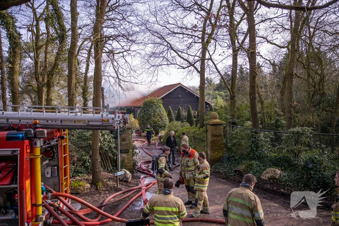 Woning Tom Coronel ontruimd door brand bij buren