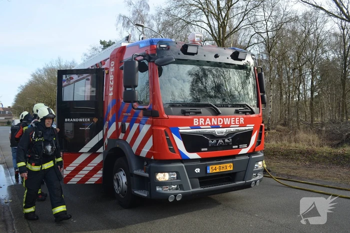 Auto door brand verwoest