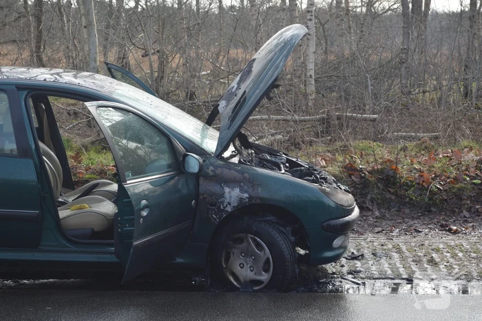 Auto door brand verwoest