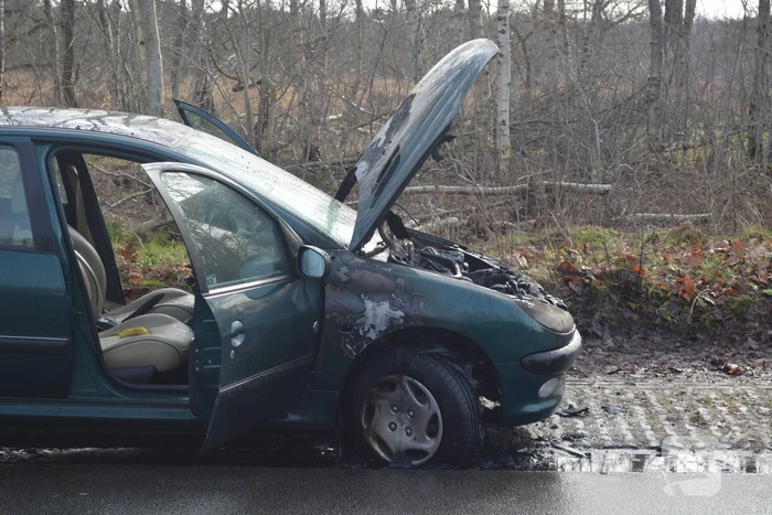 Auto door brand verwoest